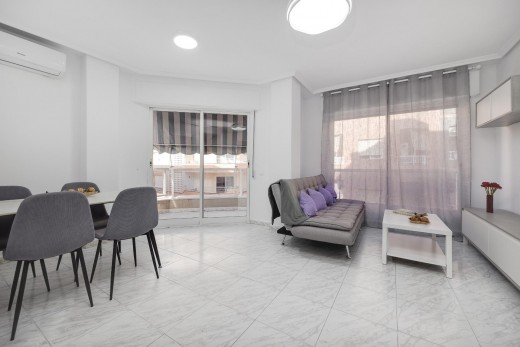 Apartamento - Venta - Torrevieja - 7-834