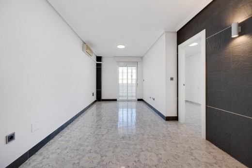 Apartamento - Venta - Torrevieja - MH068