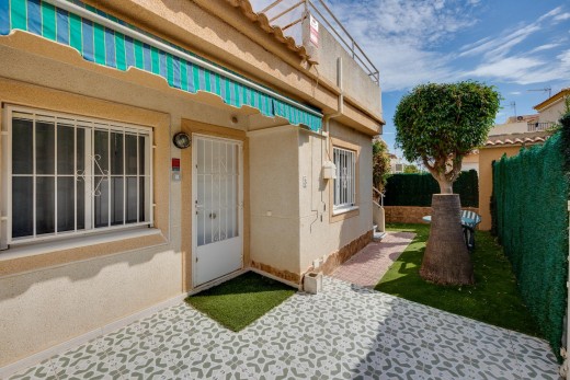 Chalet - Venta - Torrevieja - Los altos
