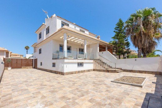 Villa - Resale - Torrevieja - Aguas Nuevas