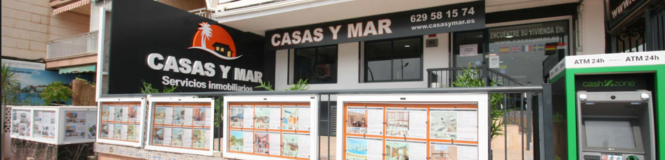 Casas y mar