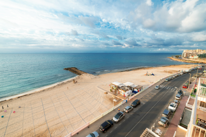 ¿Qué zonas de playa son las más demandadas para comprar una casa en Torrevieja?