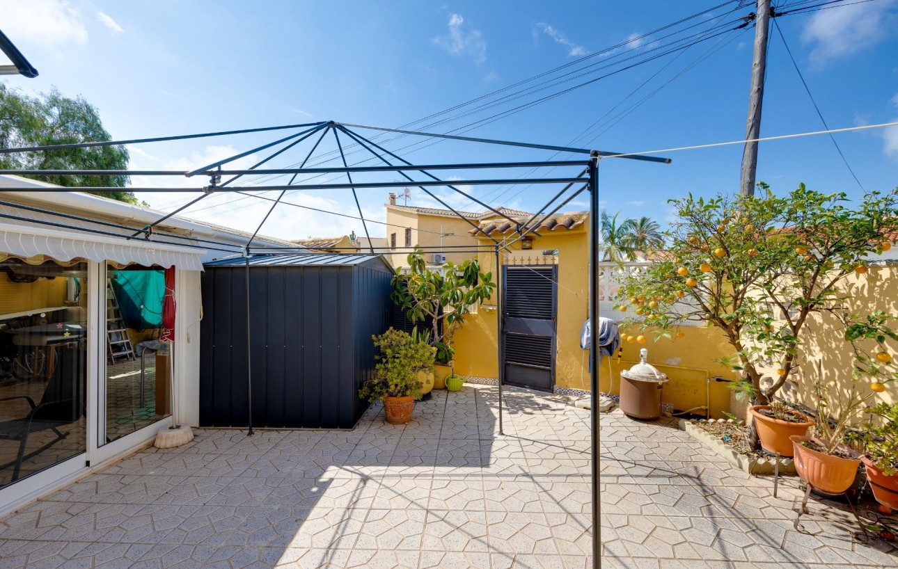 Revente - Chalet - Torrevieja - Aguas Nuevas