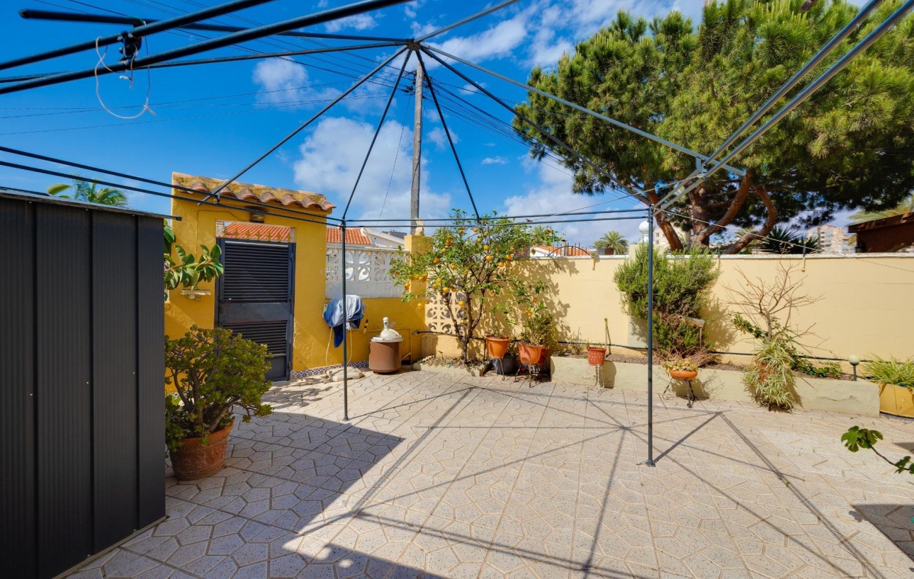Revente - Chalet - Torrevieja - Aguas Nuevas