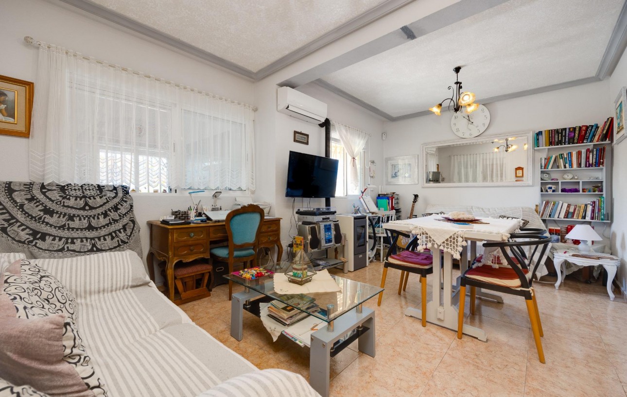 Revente - Chalet - Torrevieja - Aguas Nuevas