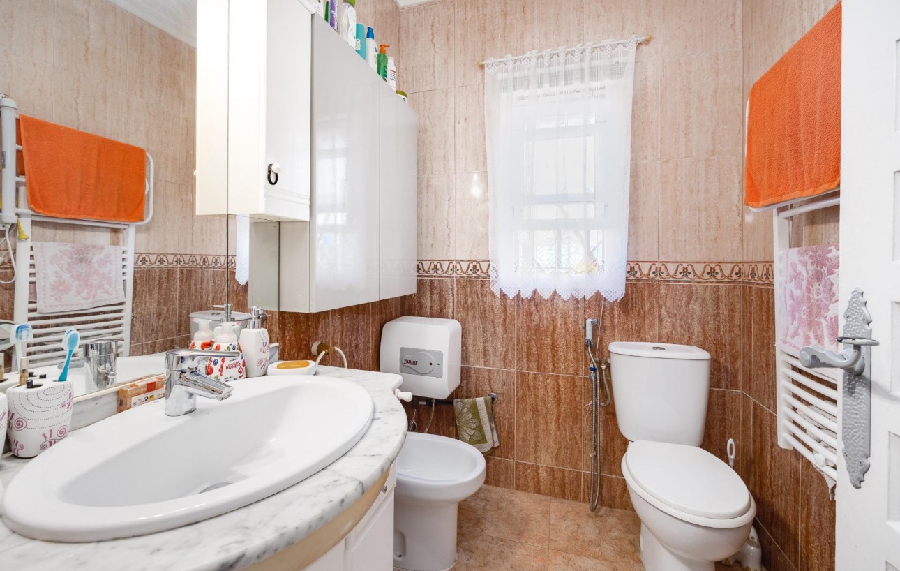Revente - Chalet - Torrevieja - Aguas Nuevas