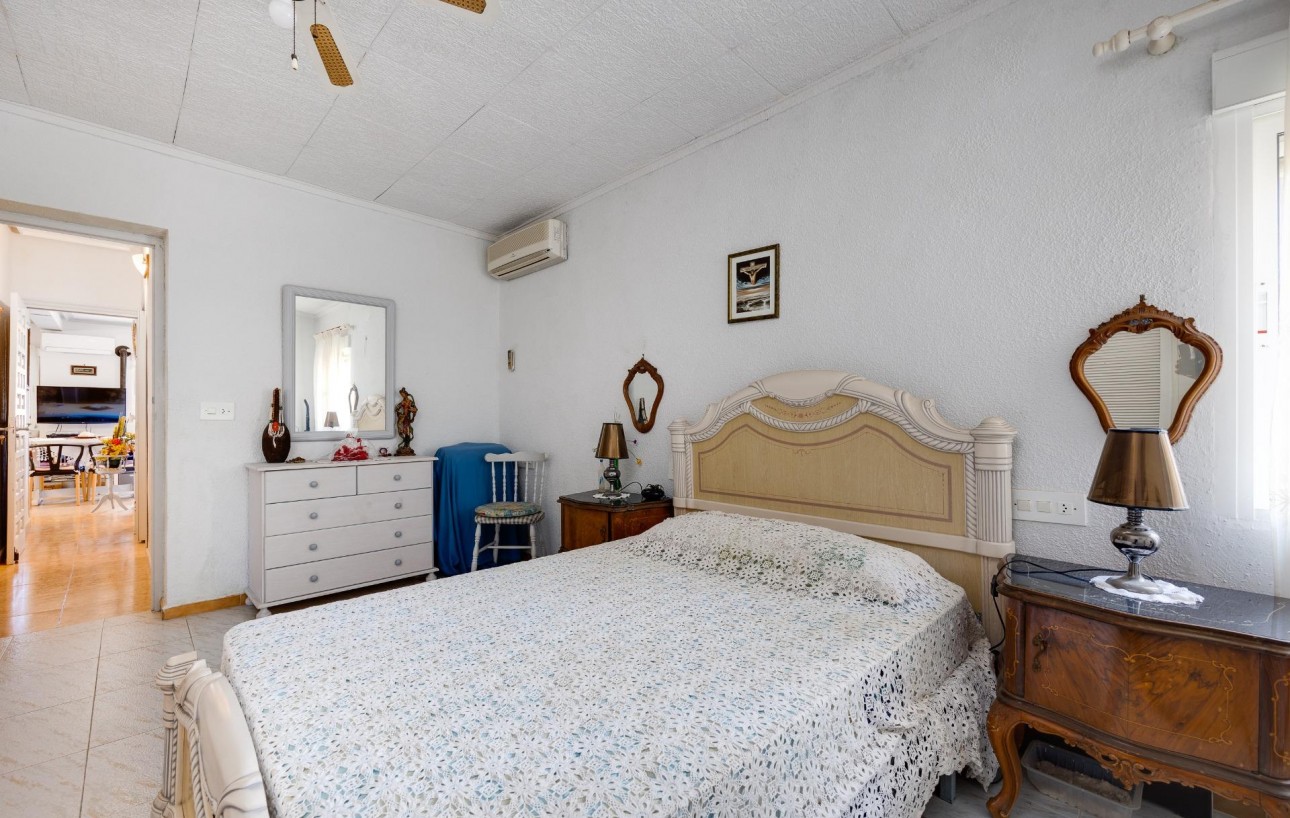 Revente - Chalet - Torrevieja - Aguas Nuevas