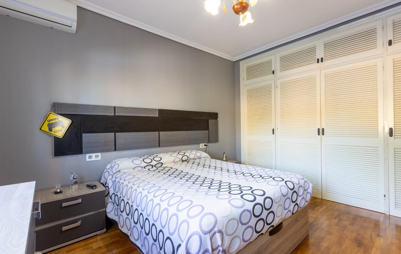 Resale - Villa - Torrevieja - Los balcones