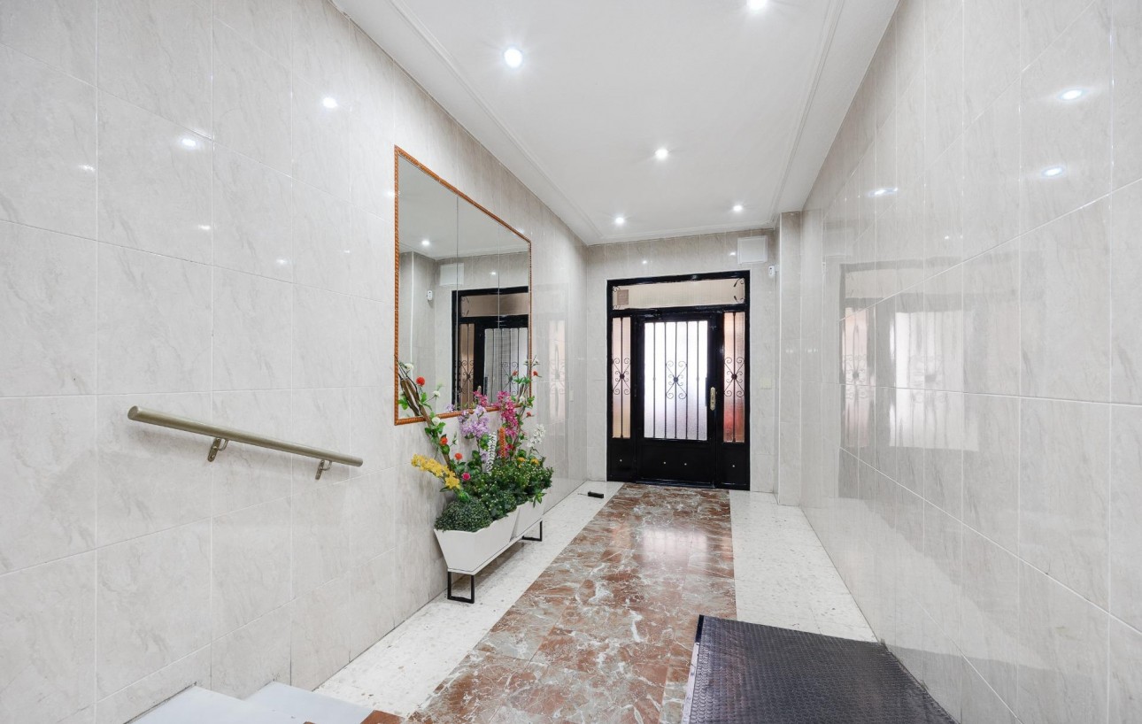 Sale - Apartment - Torrevieja - Habaneras