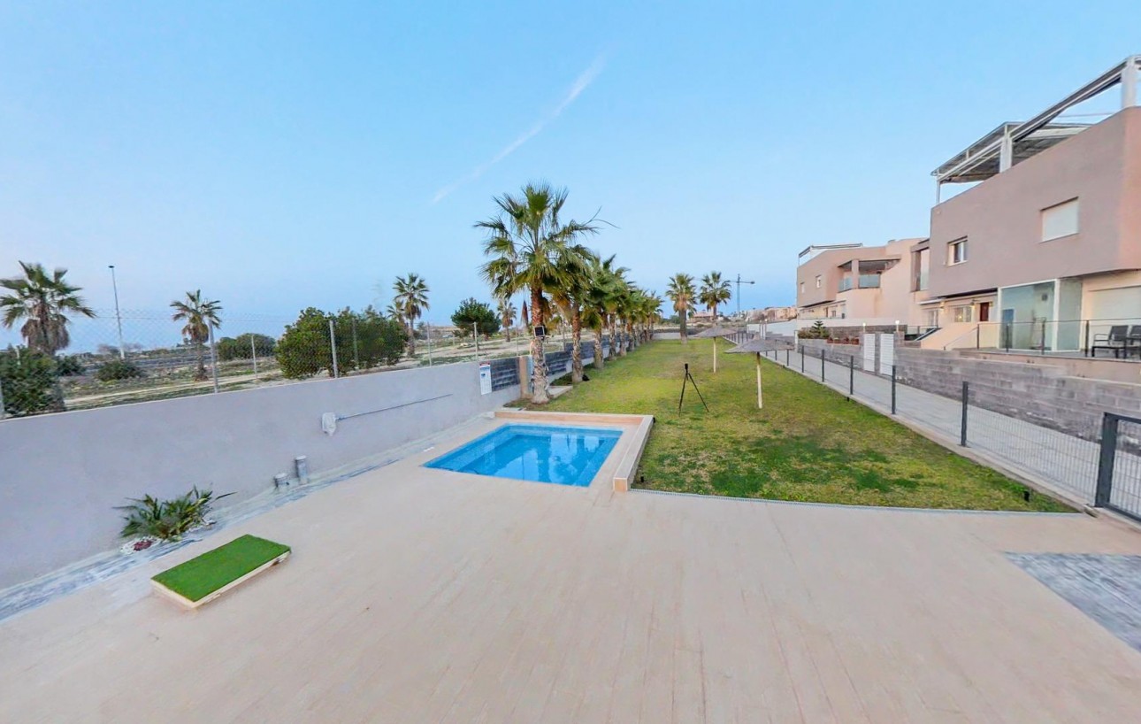 Venta - Chalet - Torrevieja - Aguas Nuevas