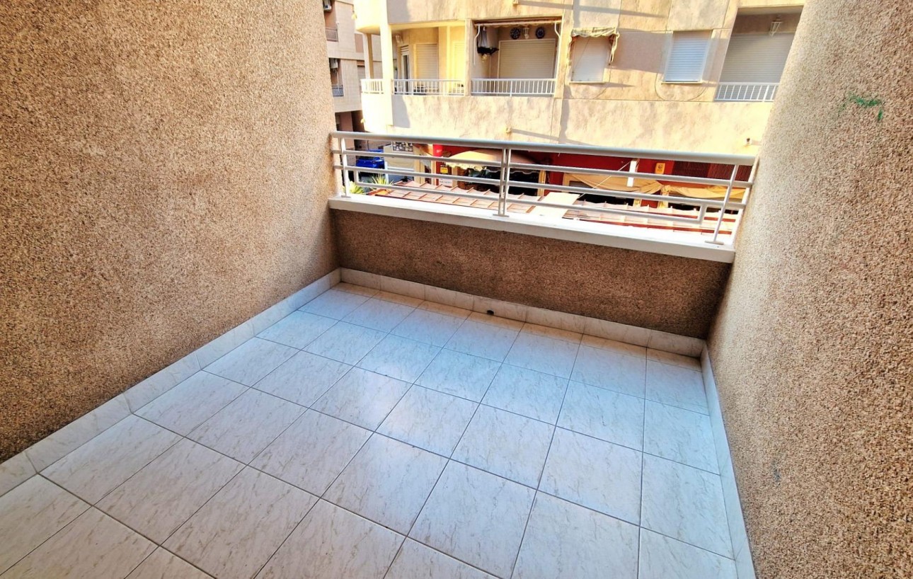 Sale - Piso - Torrevieja - Playa de los locos