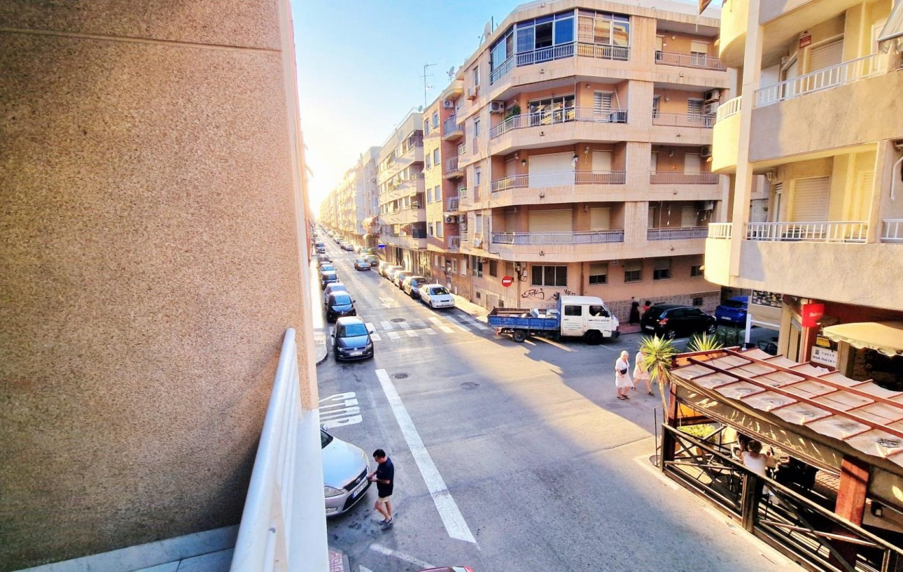 Sale - Piso - Torrevieja - Playa de los locos