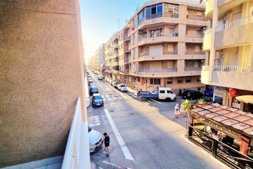 Sale - Piso - Torrevieja - Playa de los locos