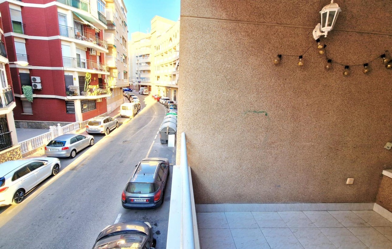 Sale - Piso - Torrevieja - Playa de los locos