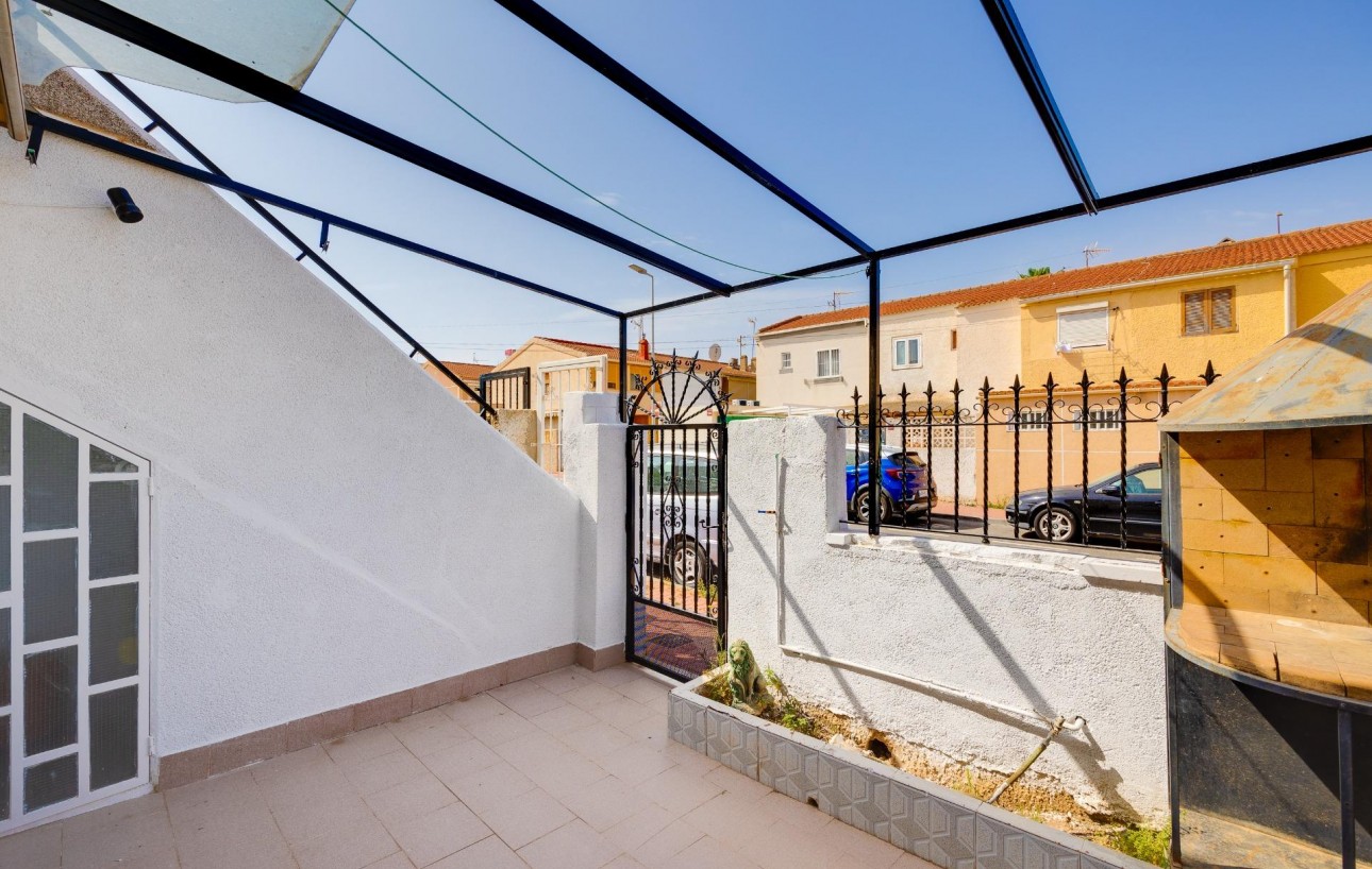 Sale - Bungalow Planta Baja - Torrevieja - Playa de los Naufragos
