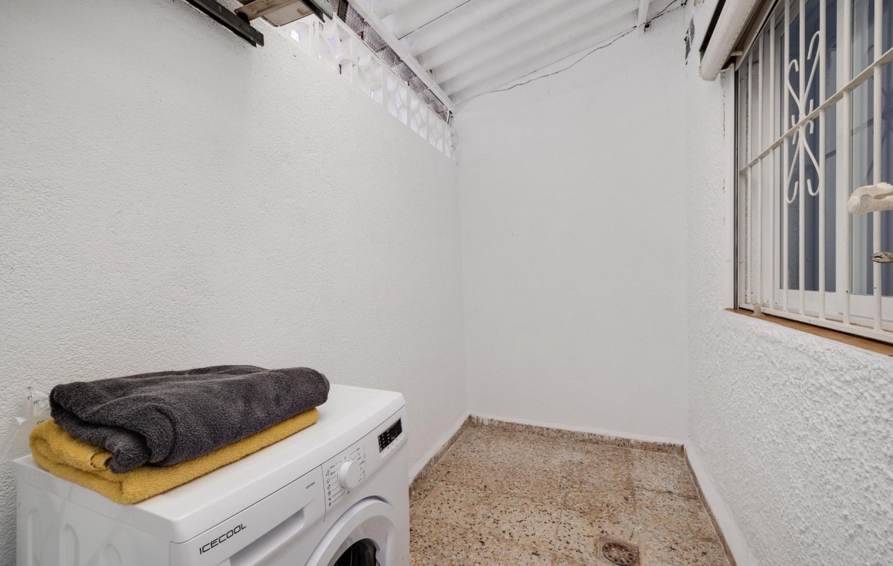 Sale - Bungalow Planta Baja - Torrevieja - Playa de los Naufragos