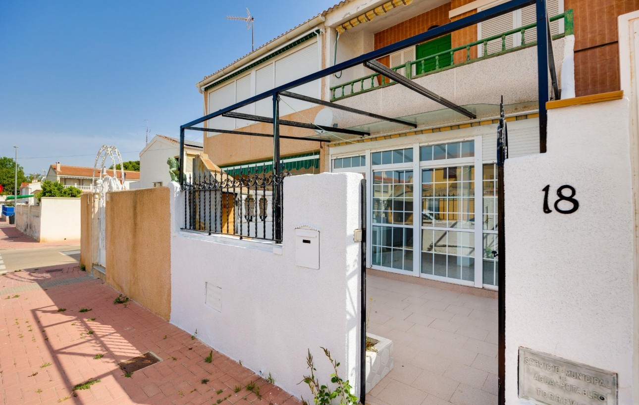 Sale - Bungalow Planta Baja - Torrevieja - Playa de los Naufragos