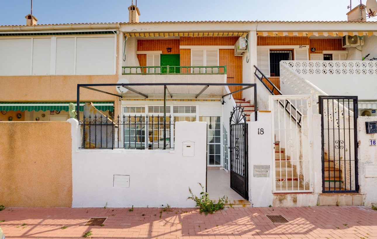 Sale - Bungalow Planta Baja - Torrevieja - Playa de los Naufragos