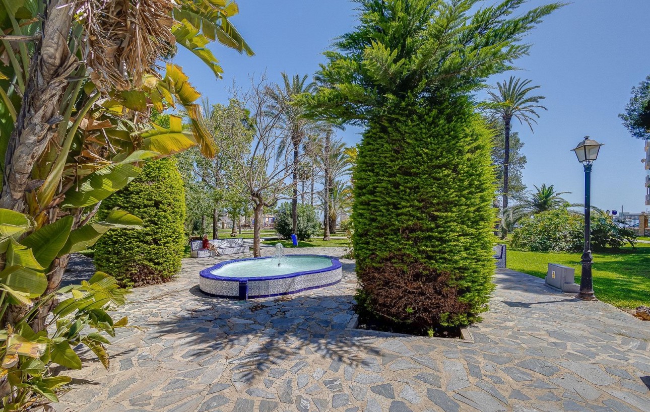 Sale - Bungalow Planta Baja - Torrevieja - Playa de los Naufragos