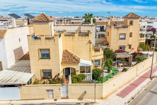 Venta - Chalet - Torrevieja - Los balcones
