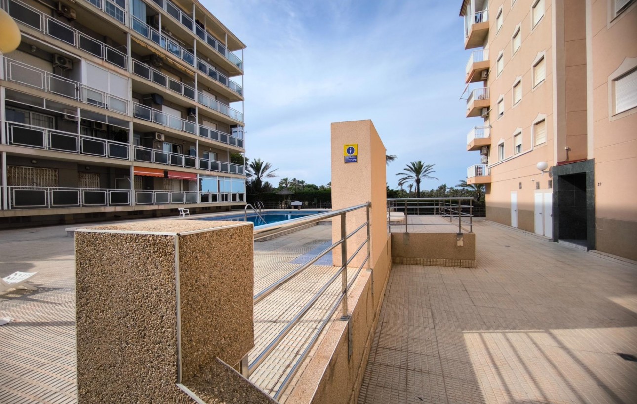 Resale - Lägenhet - Torrevieja - Punta prima