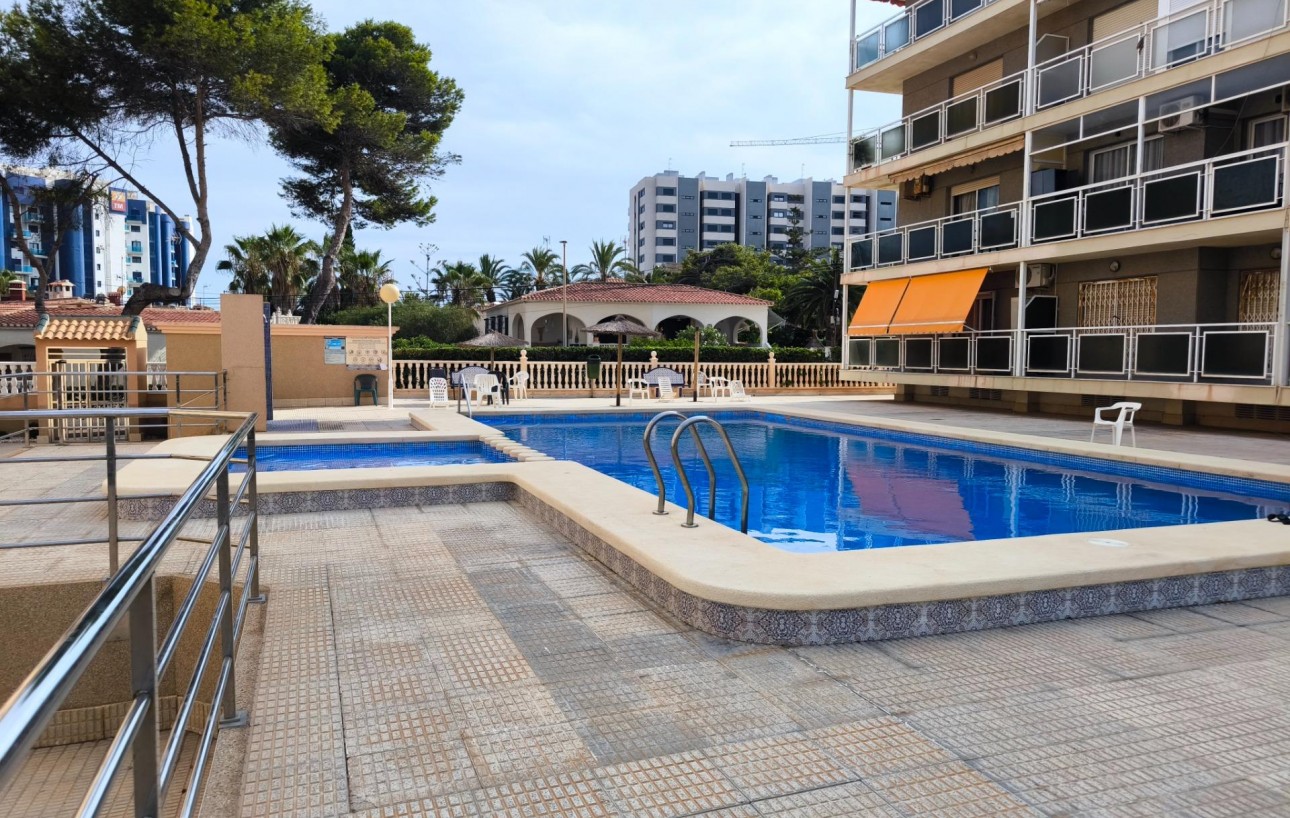 Resale - Lägenhet - Torrevieja - Punta prima