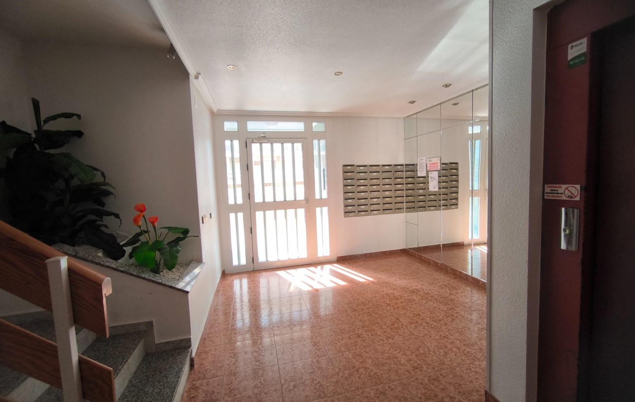 Resale - Lägenhet - Torrevieja - Punta prima