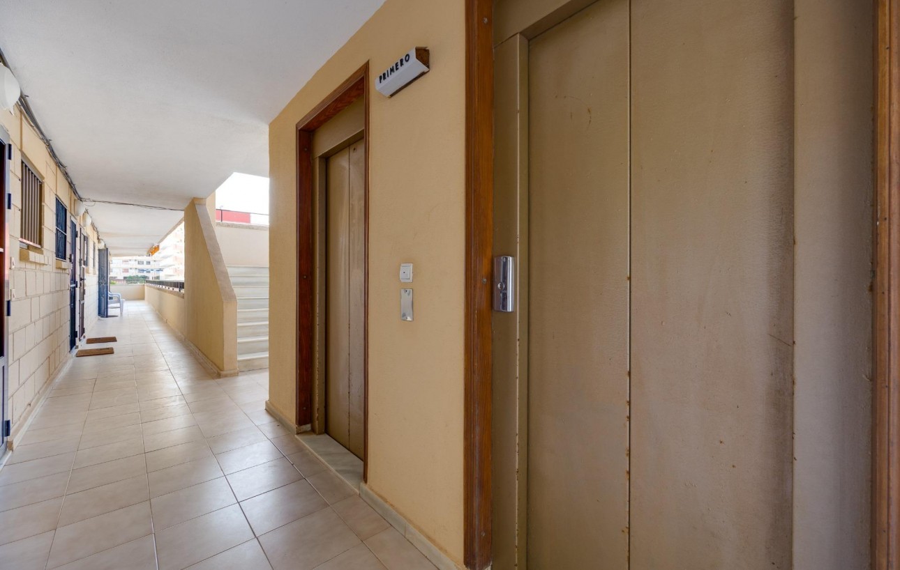 Resale - Lägenhet - Torrevieja - Cabo cervera