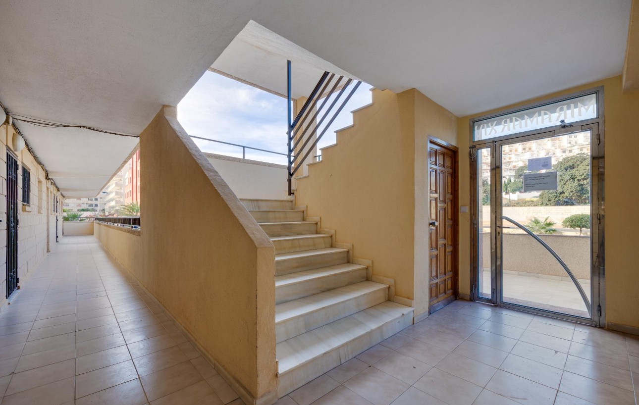 Resale - Lägenhet - Torrevieja - Cabo cervera