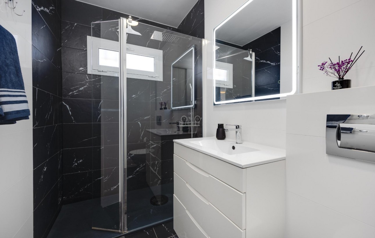 Resale - Lägenhet - Torrevieja - La Mata