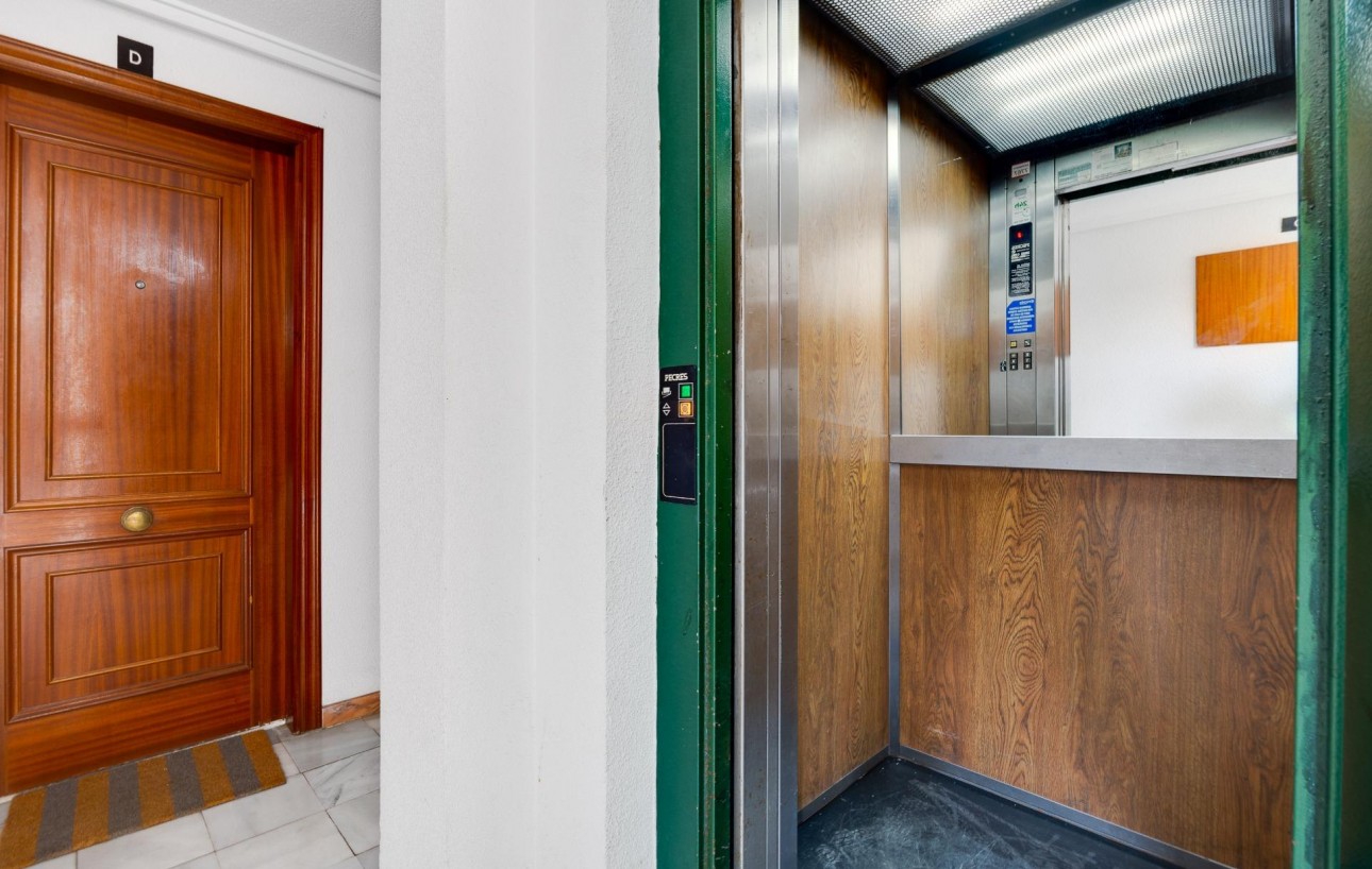 Resale - Wohnung - Torrevieja - Las Piscinas Naturales