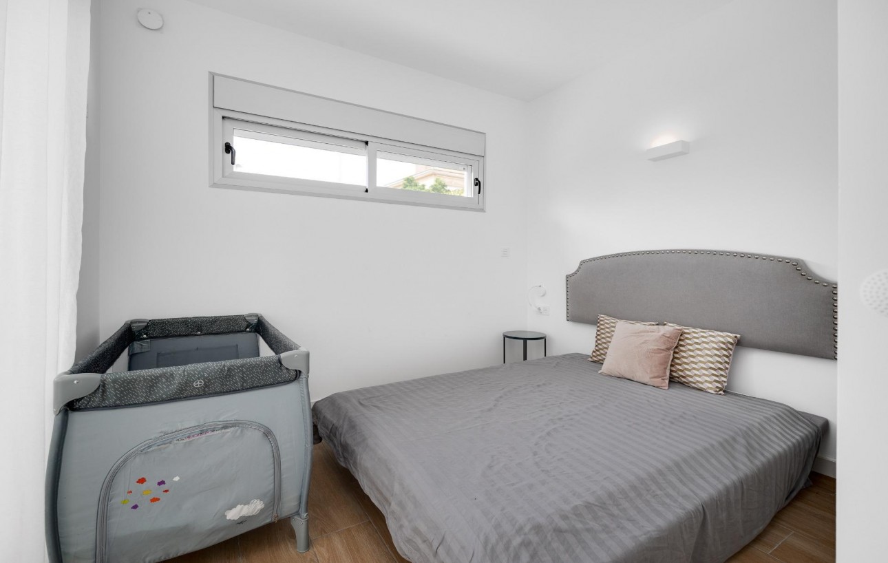 Sale - Chalet - Torrevieja - Los Frutales