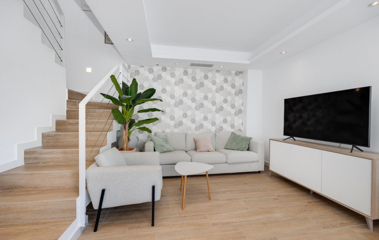 Sale - Chalet - Torrevieja - Los Frutales