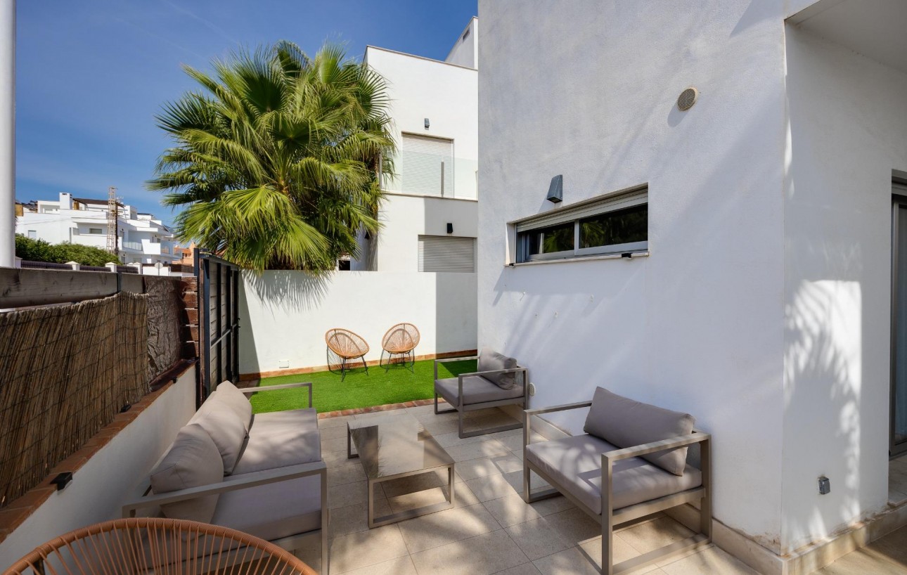 Sale - Chalet - Torrevieja - Los Frutales