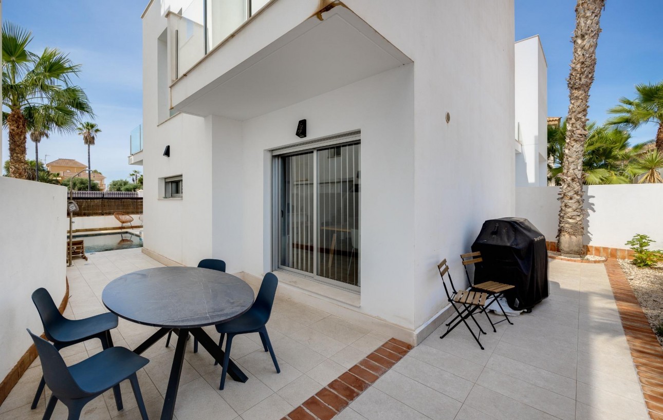 Sale - Chalet - Torrevieja - Los Frutales
