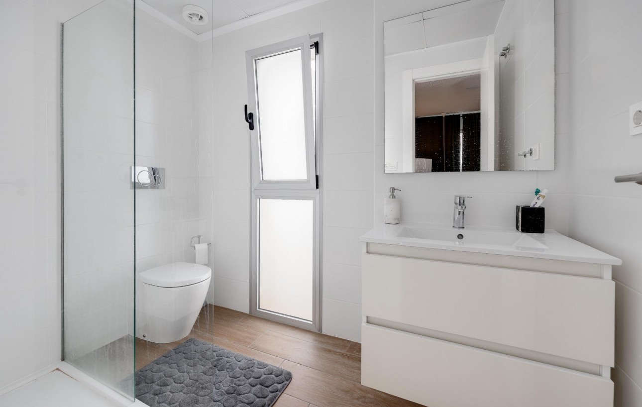 Sale - Chalet - Torrevieja - Los Frutales