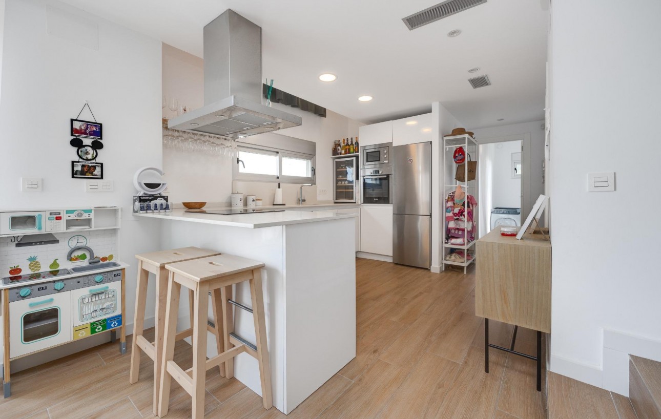 Sale - Chalet - Torrevieja - Los Frutales