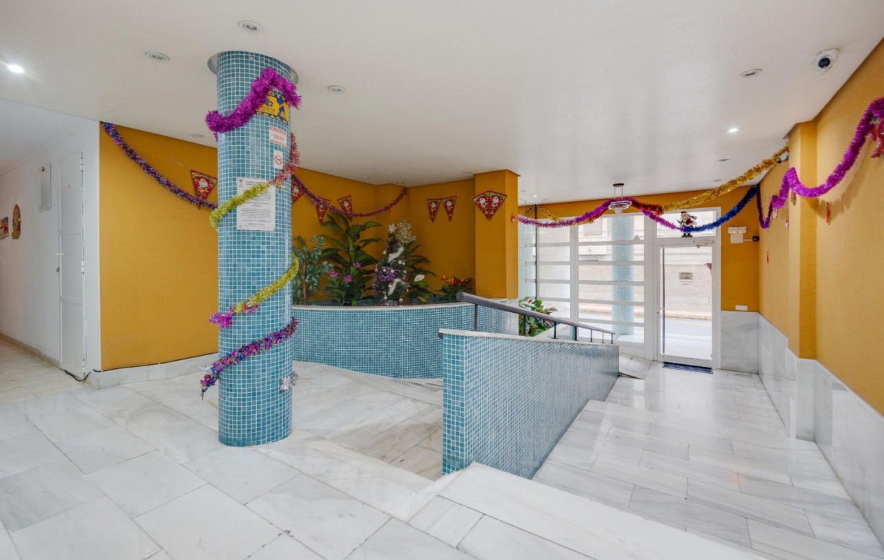 Resale - Lägenhet - Torrevieja - Playa del cura