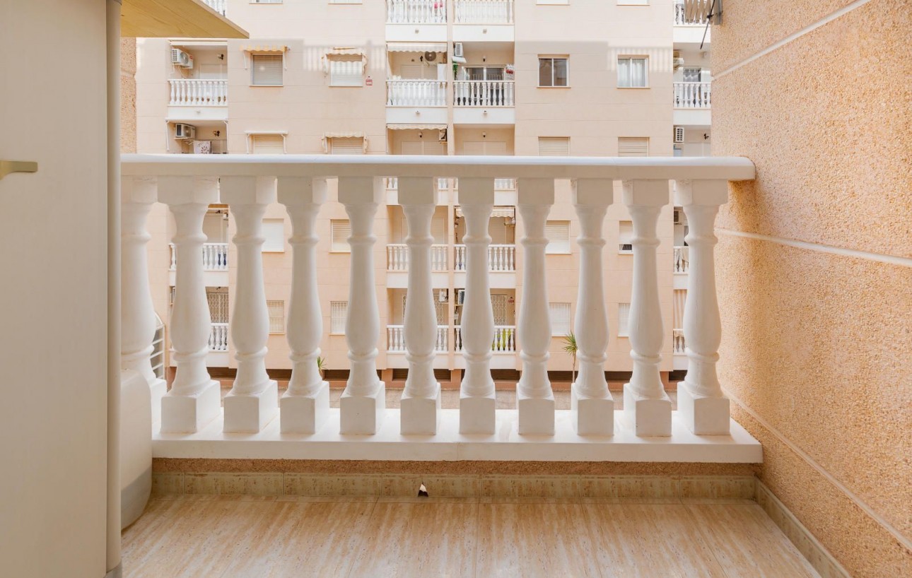 Resale - Lägenhet - Torrevieja - Playa del cura