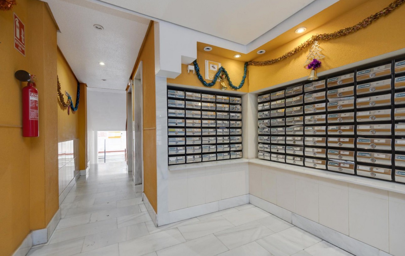 Resale - Lägenhet - Torrevieja - Playa del cura