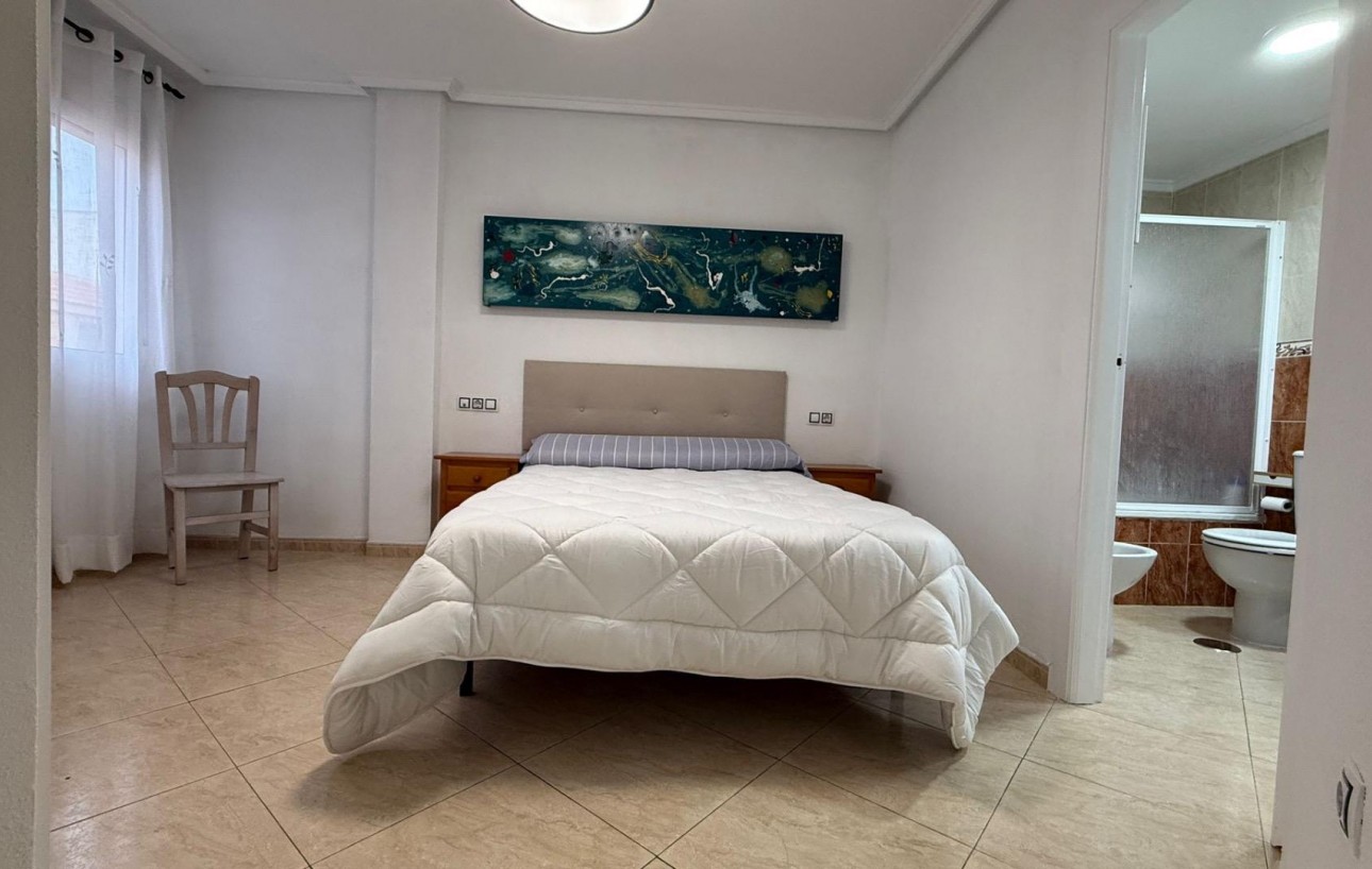 Revente - Attique - Torrevieja - Estacion de autobuses