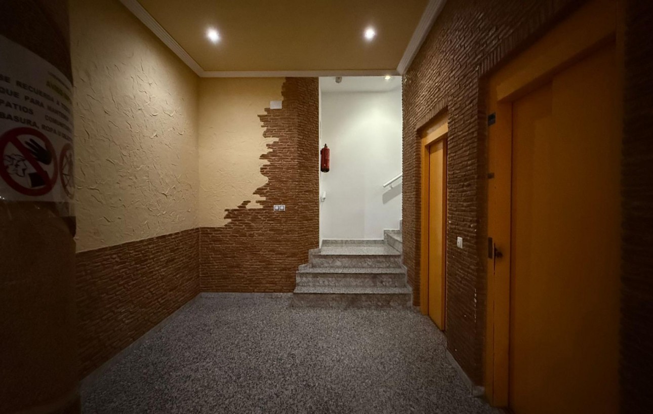 Revente - Attique - Torrevieja - Estacion de autobuses