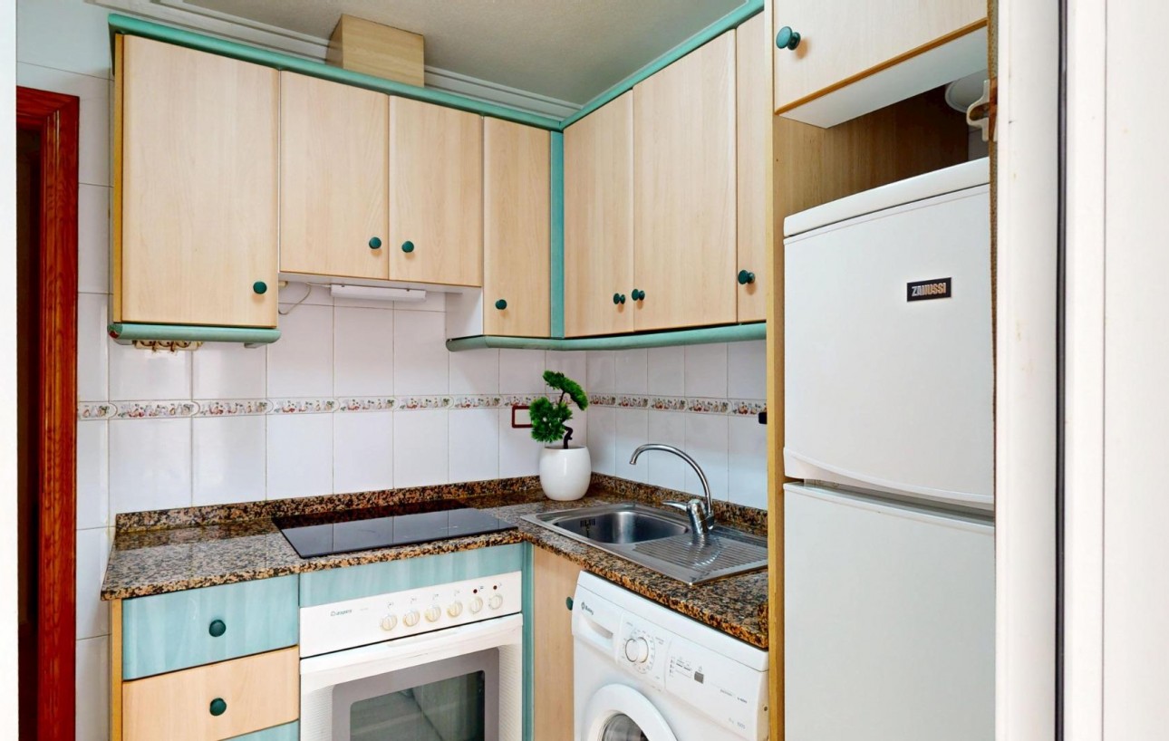 Resale - Planta baja - Torrevieja - Estacion de autobuses