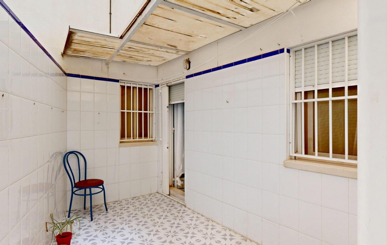 Resale - Planta baja - Torrevieja - Estacion de autobuses