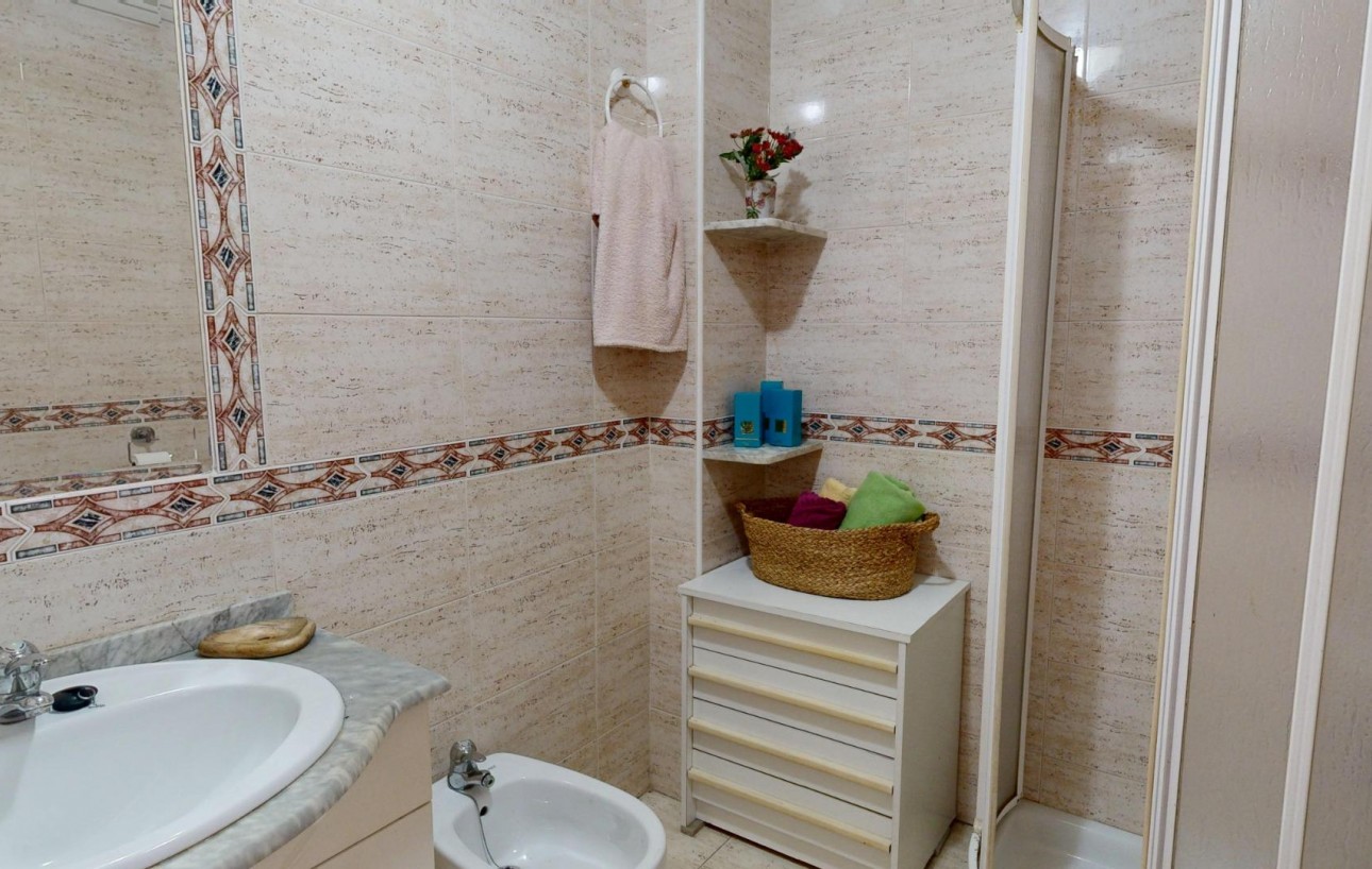 Resale - Planta baja - Torrevieja - Estacion de autobuses