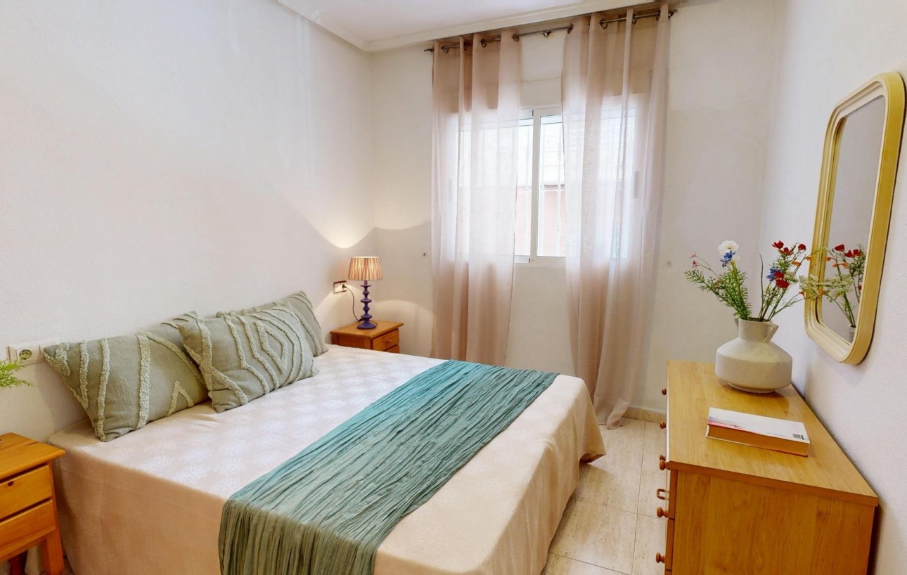 Resale - Planta baja - Torrevieja - Estacion de autobuses