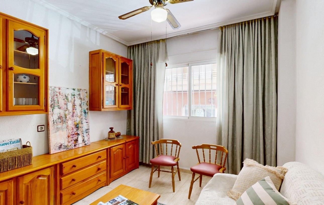 Resale - Planta baja - Torrevieja - Estacion de autobuses