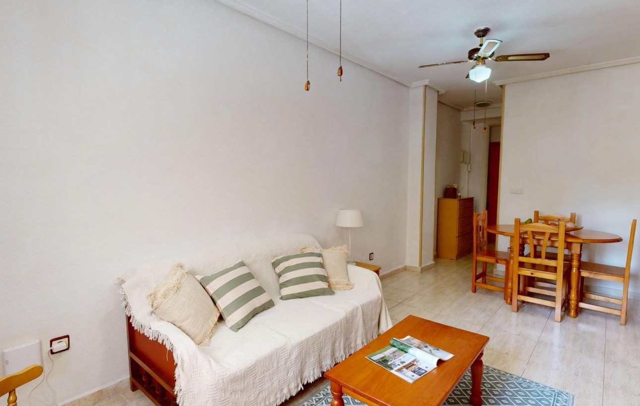 Resale - Planta baja - Torrevieja - Estacion de autobuses