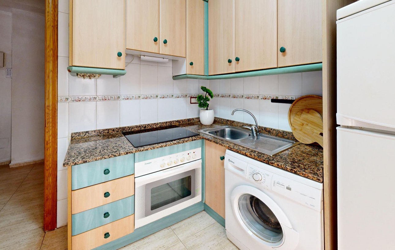 Resale - Planta baja - Torrevieja - Estacion de autobuses