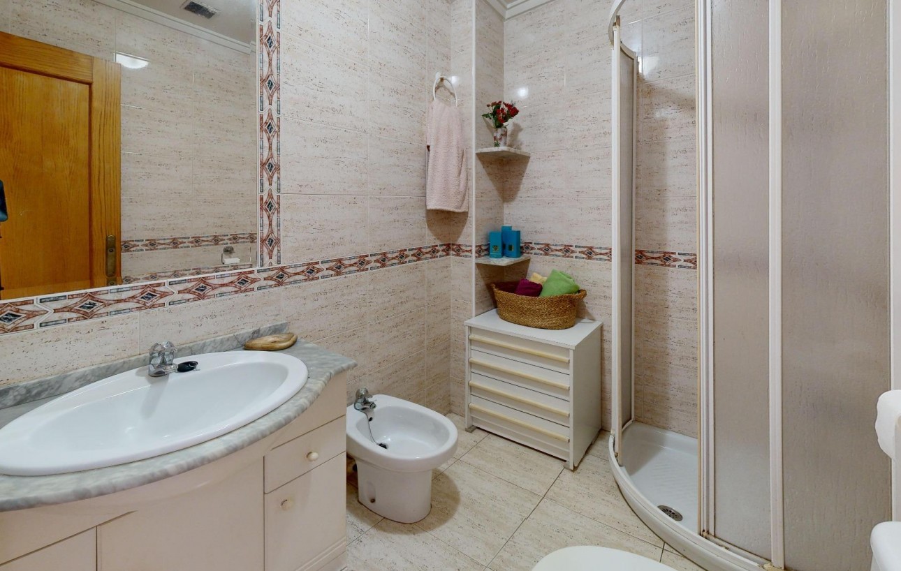 Resale - Planta baja - Torrevieja - Estacion de autobuses